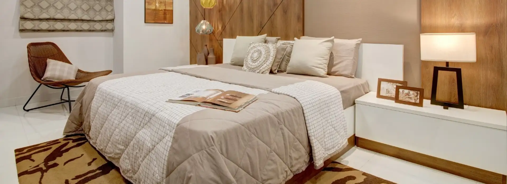 Silver Plaza Banner 1